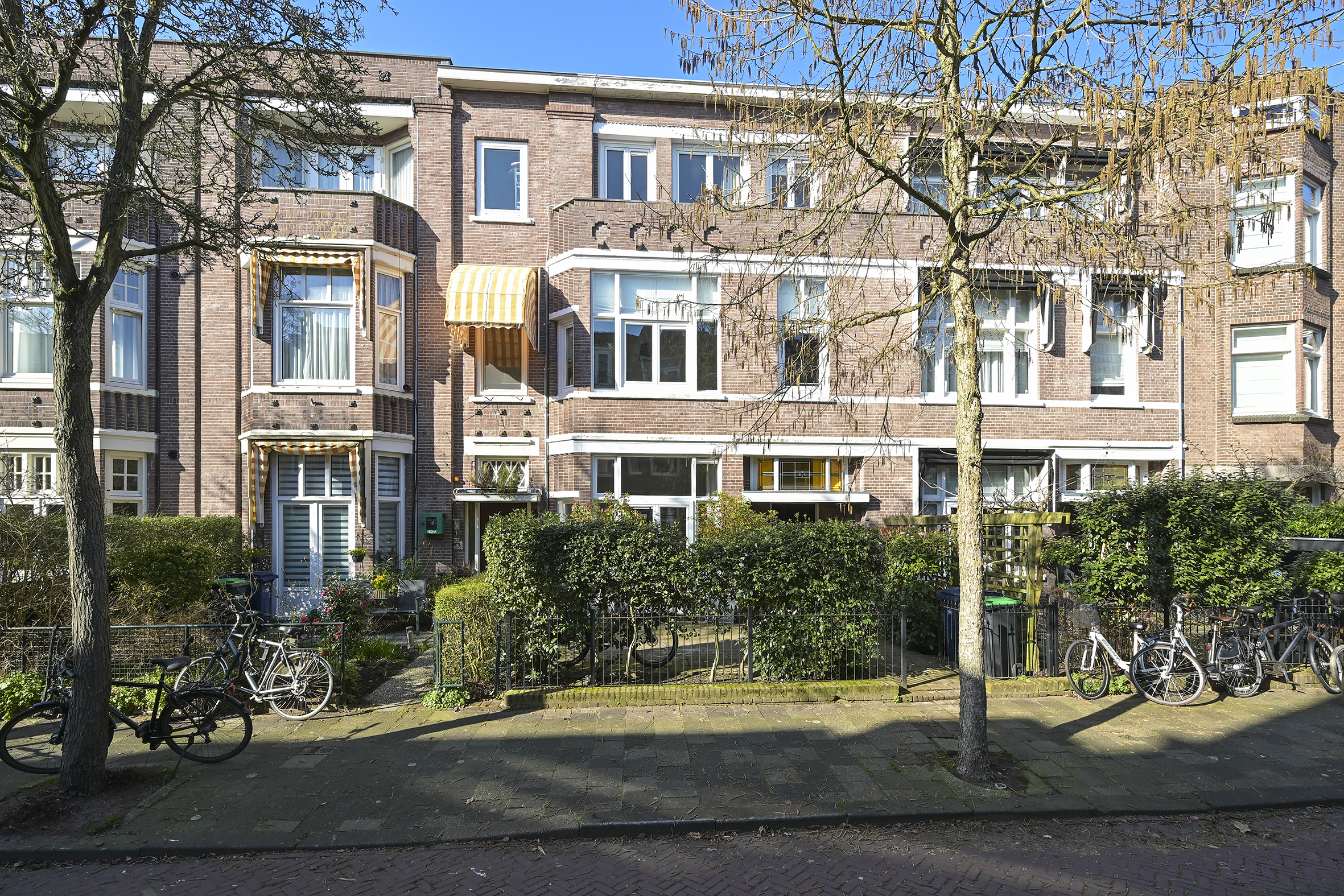 Statig Herenhuis in Benoordenhout: Dedelstraat 10, Den Haag