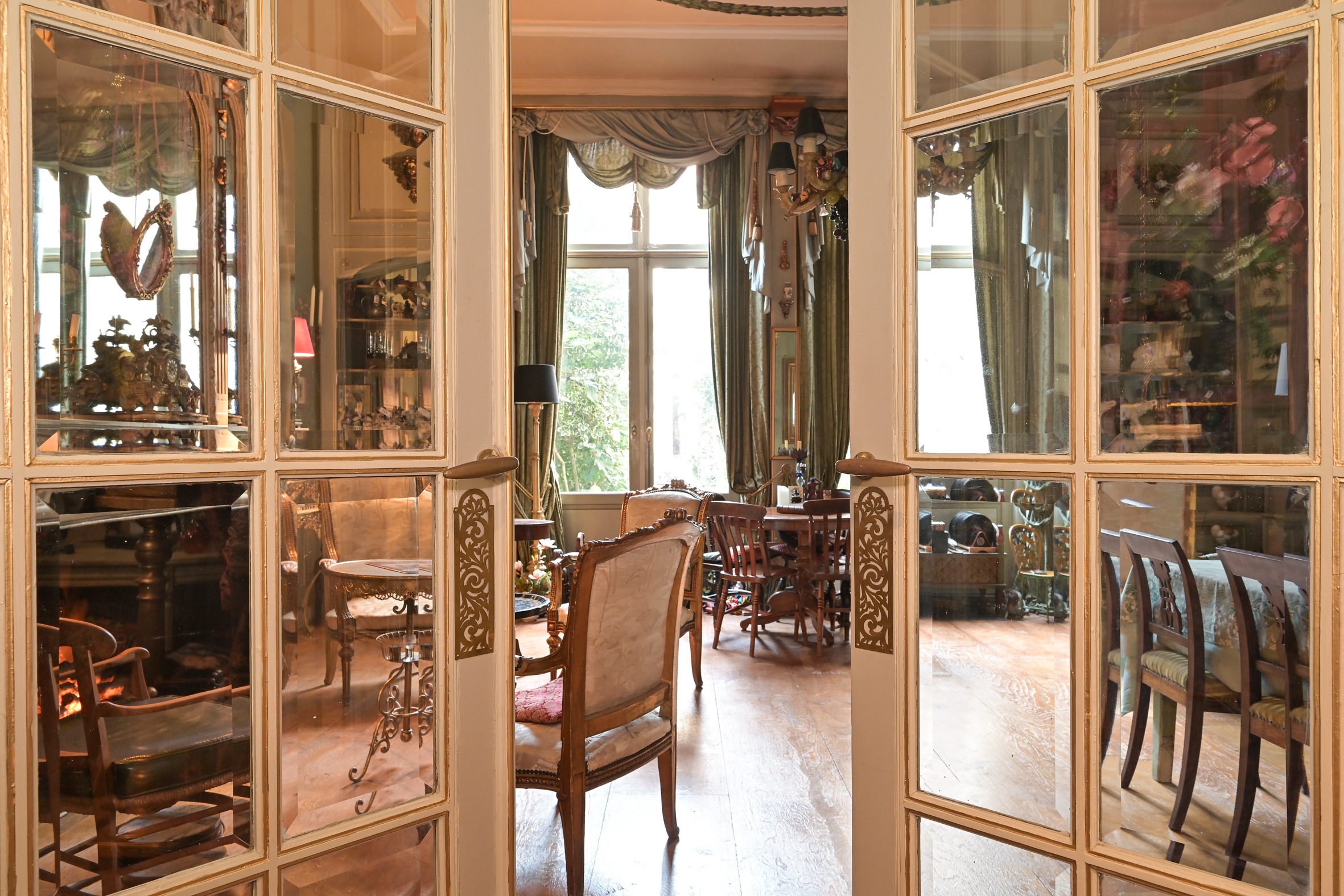 Tussenwoning te koop: Assendelftstraat 14, 'S-Gravenhage