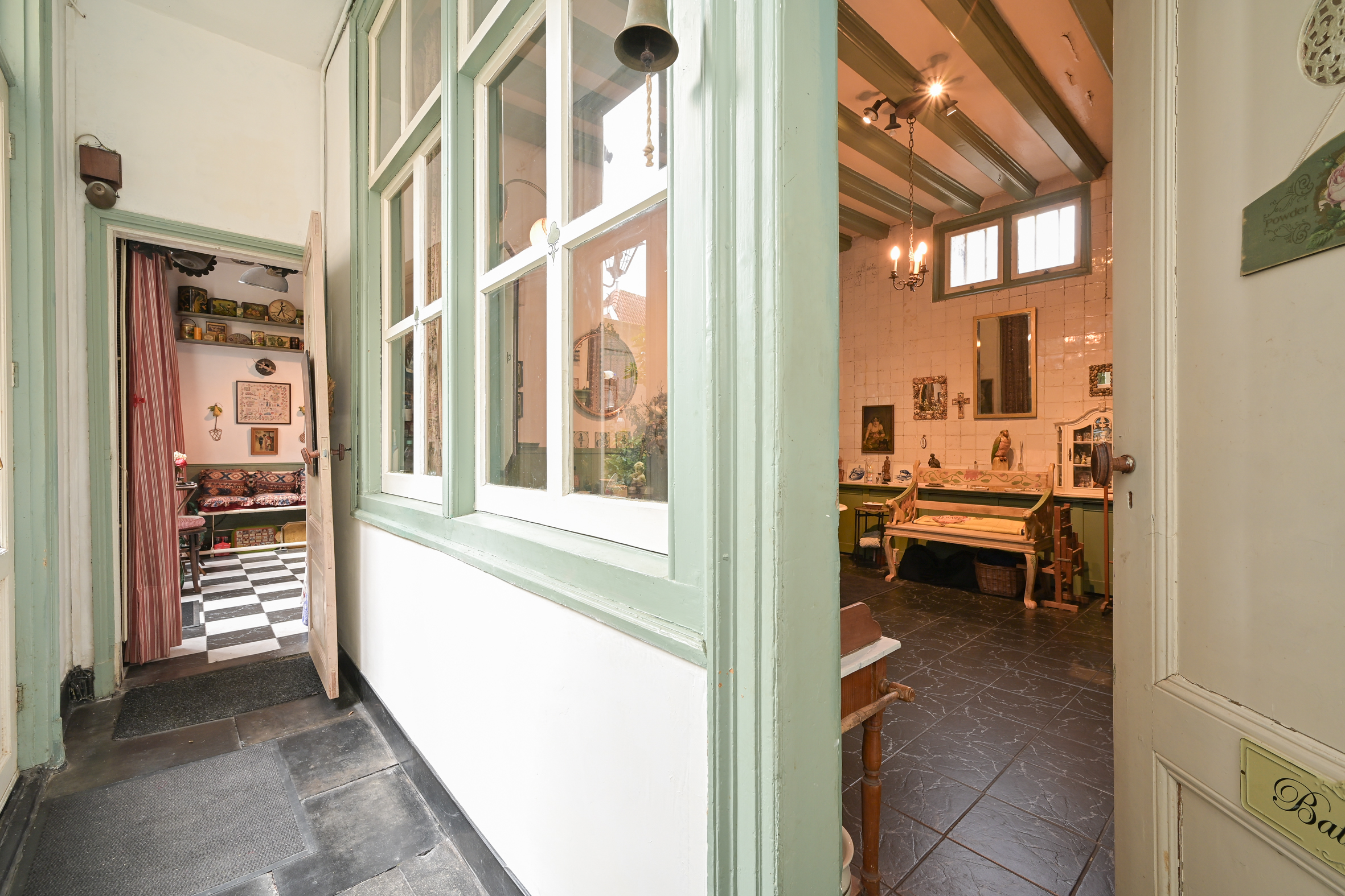 Tussenwoning te koop: Assendelftstraat 14, 'S-Gravenhage