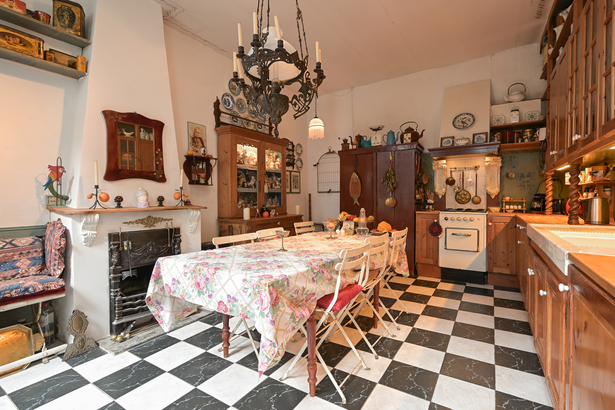 Tussenwoning te koop: Assendelftstraat 14, 'S-Gravenhage