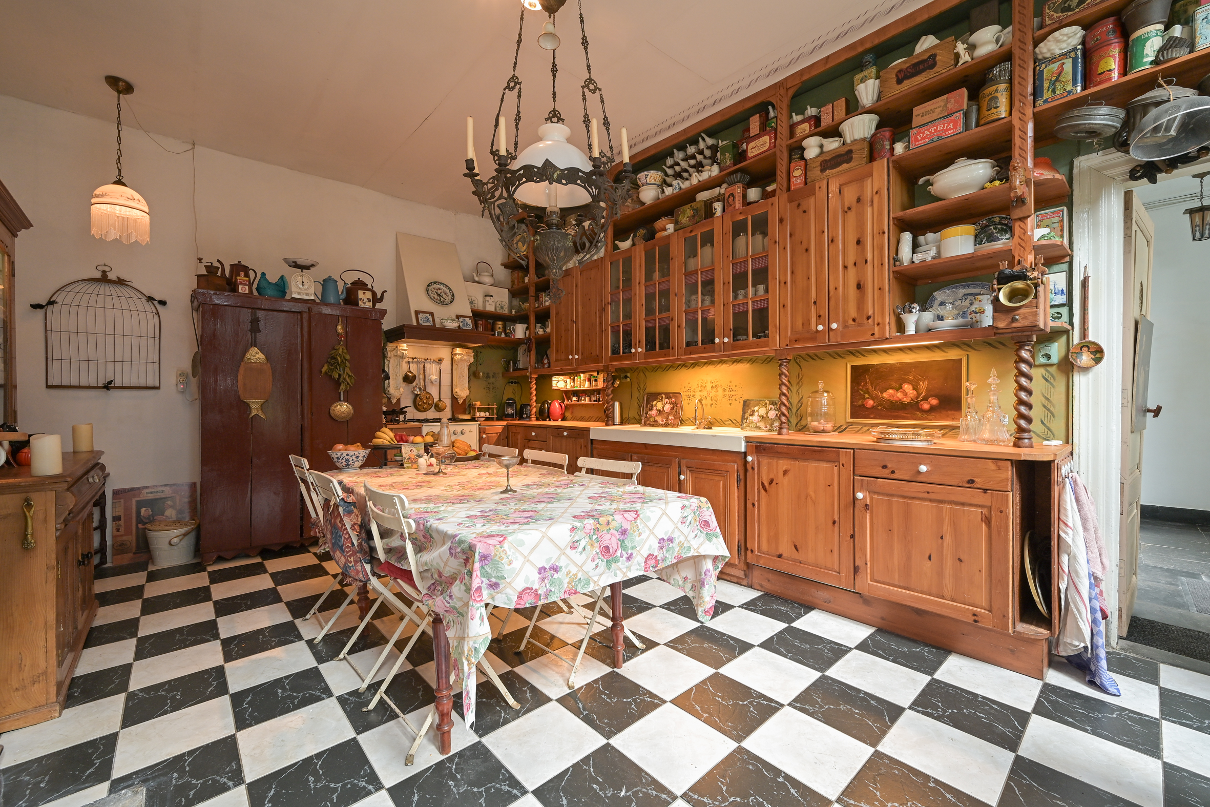 Tussenwoning te koop: Assendelftstraat 14, 'S-Gravenhage