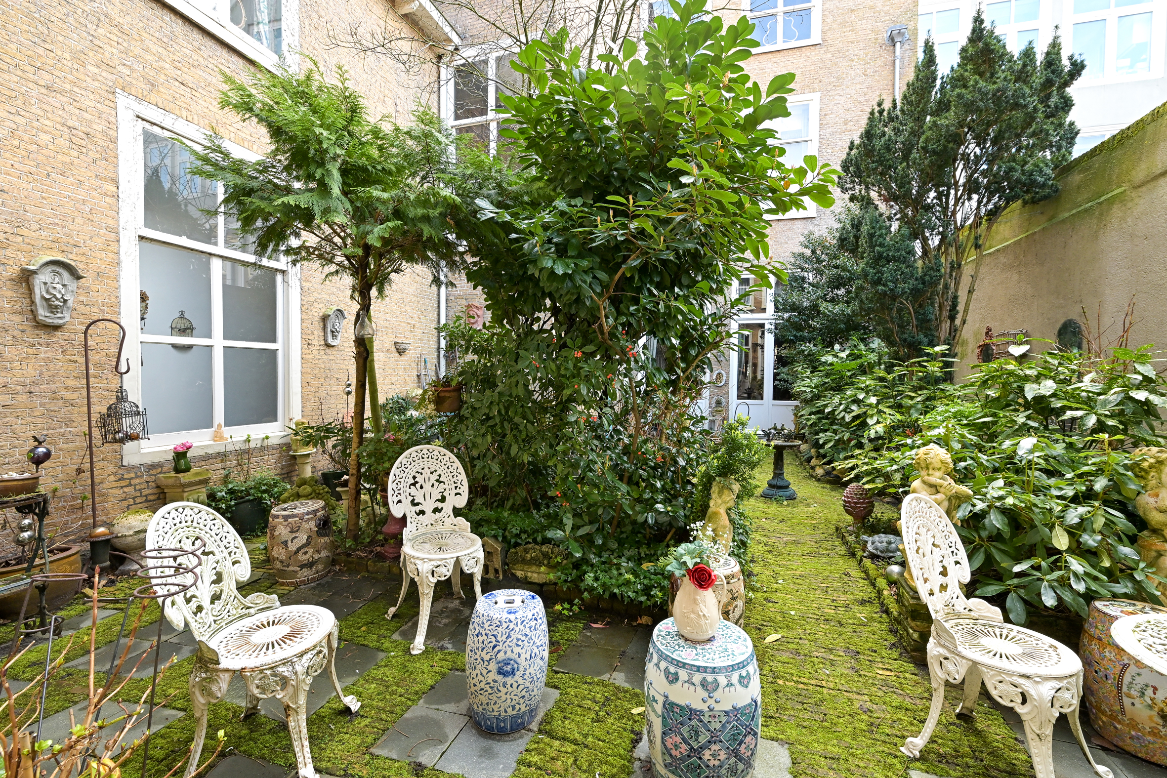 Tussenwoning te koop: Assendelftstraat 14, 'S-Gravenhage